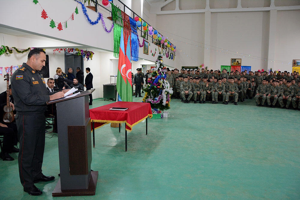 В Азербайджанской армии отмечены День солидарности азербайджанцев мира и Новый год