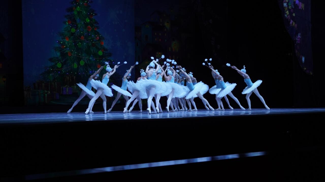 В Баку состоялся показ балета "Щелкунчик"