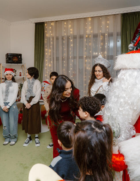 Heydər Əliyev Fondunun vitse-prezidenti Leyla Əliyeva və Bakı Media Mərkəzinin rəhbəri Arzu Əliyeva “Tut Əlimdən” Uşaqlar üçün Sosial Reabilitasiya Mərkəzində bayram tədbirində iştirak ediblər