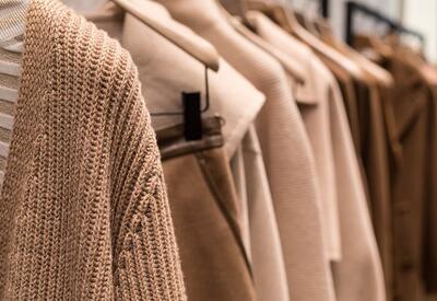 Стилистка перечислила бесполезные вещи в гардеробе