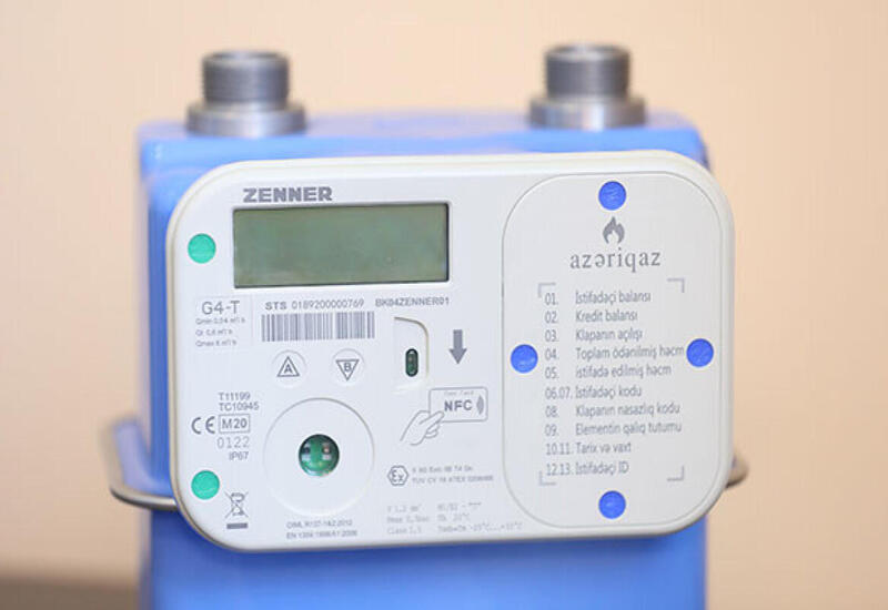 Saatlardır qaz kartlarına pul vurmaq olmur