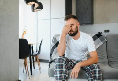 Раскрыт способ избежать похмелья с помощью «правила двух стаканов»