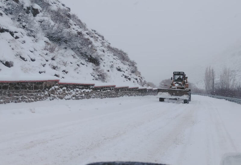 В Нахчыване ведутся работы по очистке дорог от снега