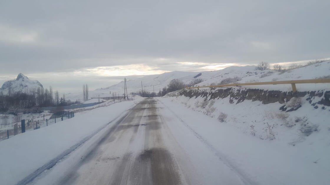 В Нахчыване ведутся работы по очистке дорог от снега