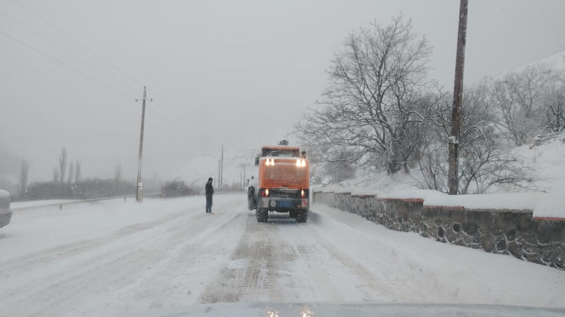 В Нахчыване ведутся работы по очистке дорог от снега