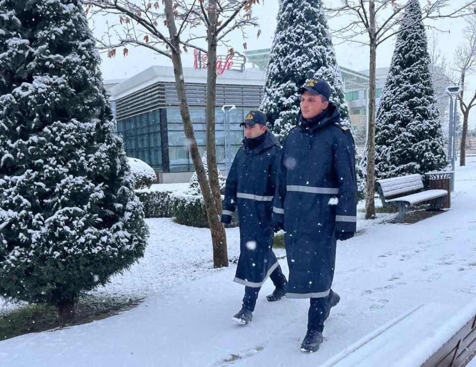 Hərəkətin intensiv olduğu küçə və prospektlərə əlavə polis naryadları cəlb edilib