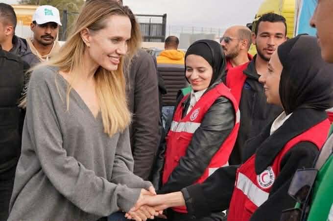 Анджелина Джоли на КПП "Рафах"