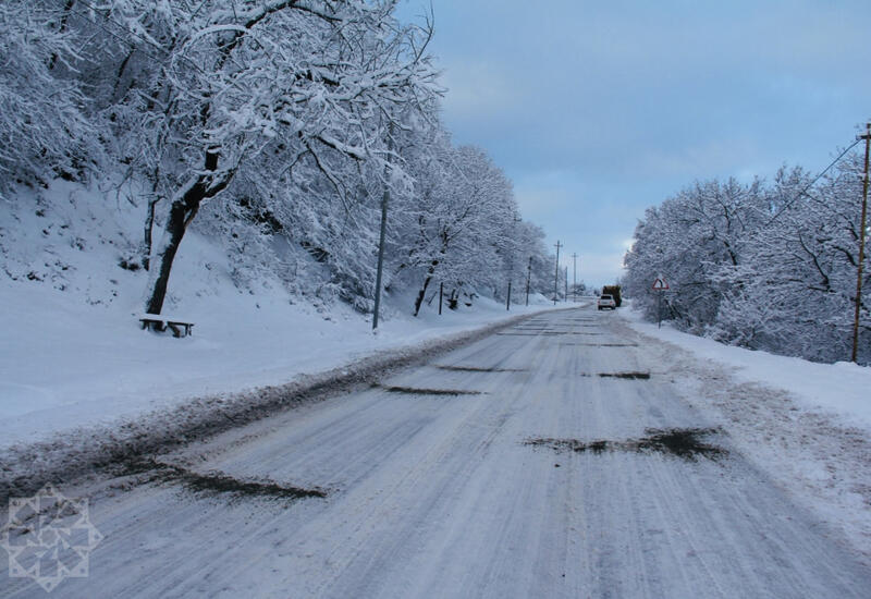 Агсуинский перевал вновь покрылся льдом