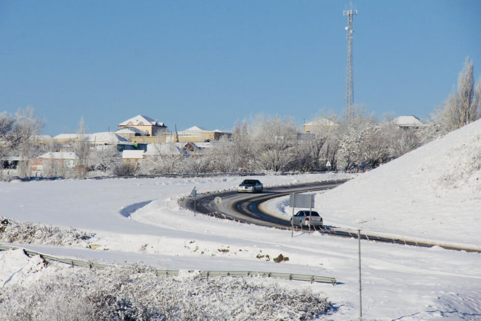 Агсуинский перевал вновь покрылся льдом