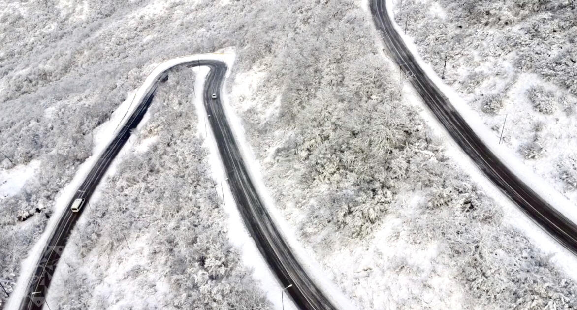 Агсуинский перевал вновь покрылся льдом