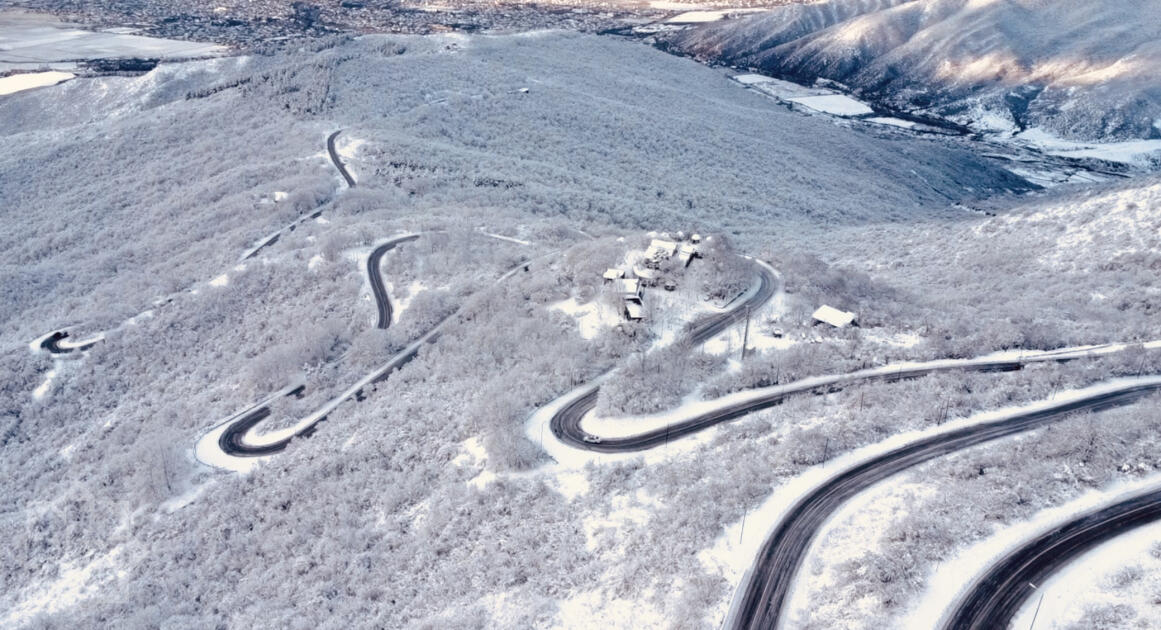 Агсуинский перевал вновь покрылся льдом