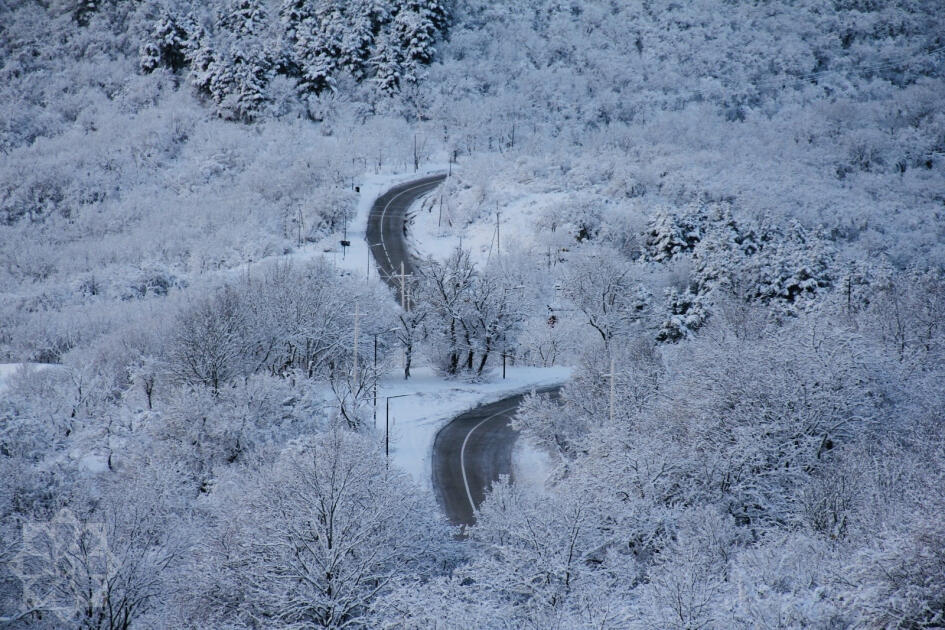 Агсуинский перевал вновь покрылся льдом