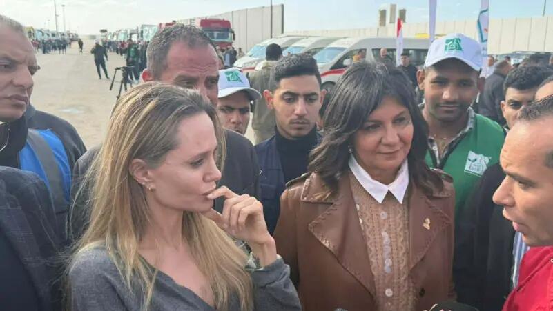 Анджелина Джоли на КПП "Рафах"