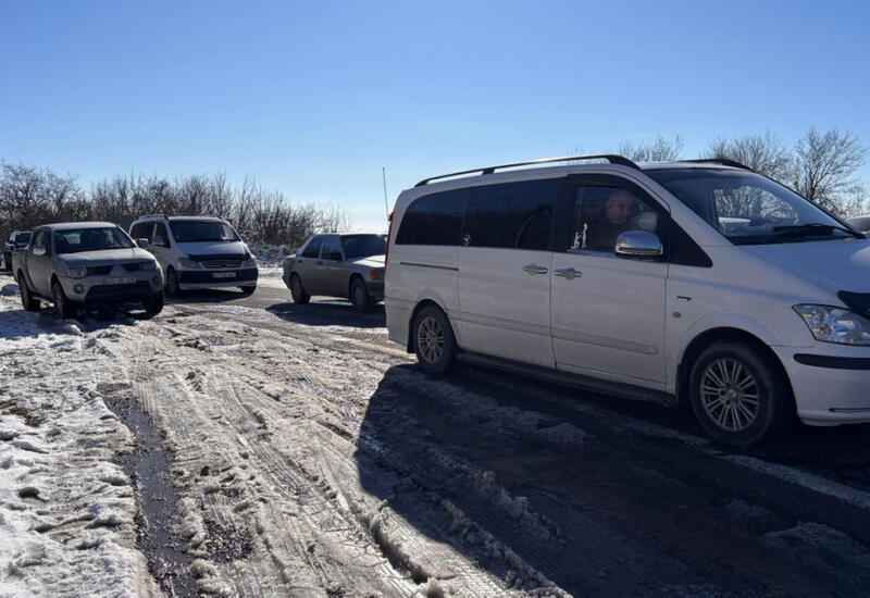 Движение транспорта на Агсуинском перевале полностью приостановлено