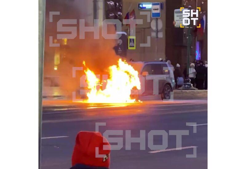 Автомобиль загорелся в центре Москвы