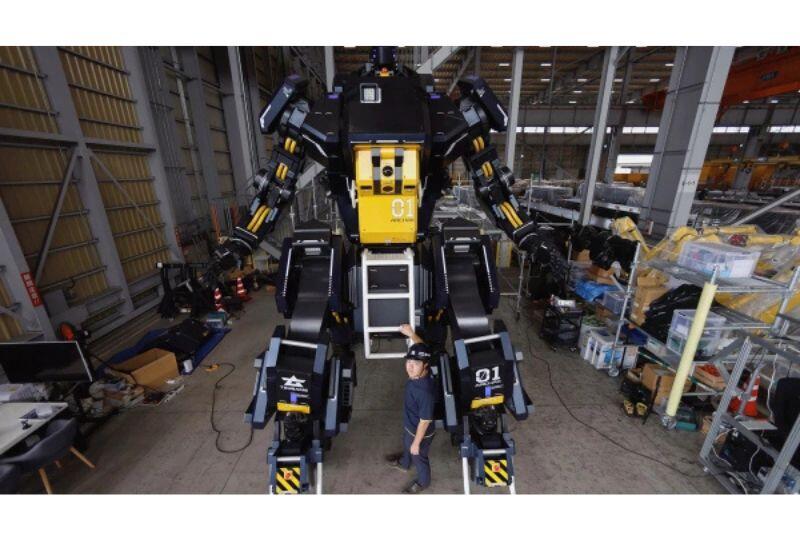 Японская компания представила гигантского пилотируемого робота