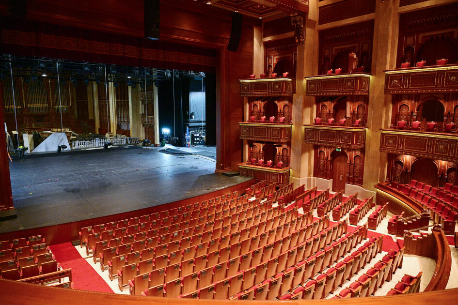 Heydər Əliyev Fondunun vitse-prezidenti Leyla Əliyeva Maskatda Sultan Opera Evində olub