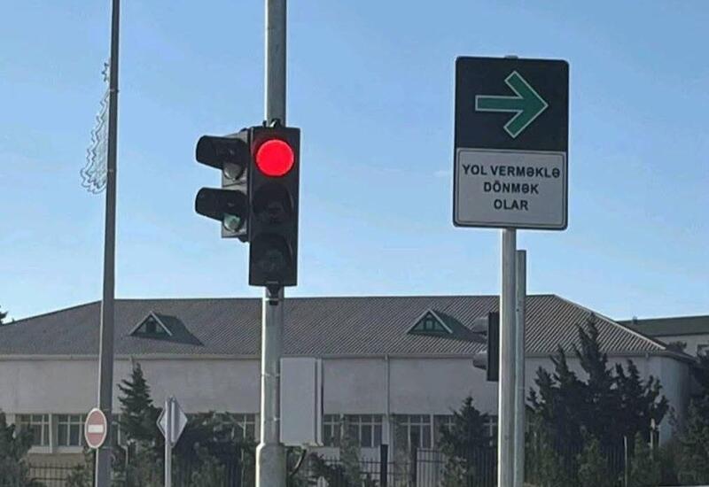 В Баку устанавливаются новые дорожные знаки