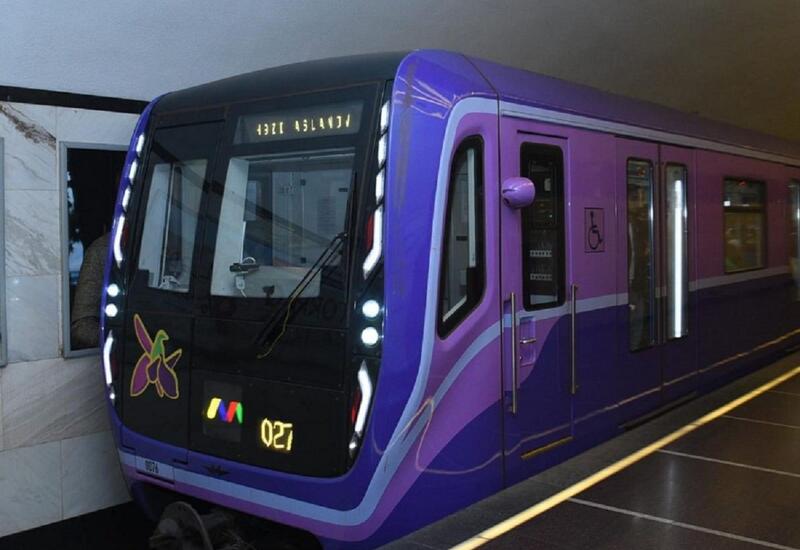 Bakı metrosunda stansiya yoluna düşən sərnişin vəfat edib