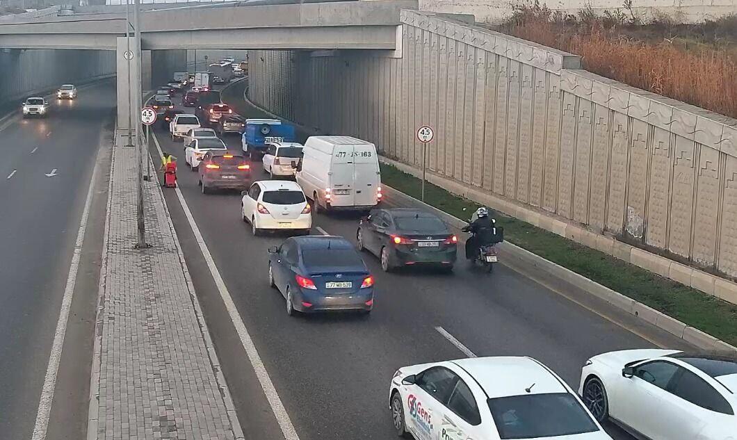 Sürücülərin NƏZƏRİNƏ: Bakıda bu yollarda sıxlıq var