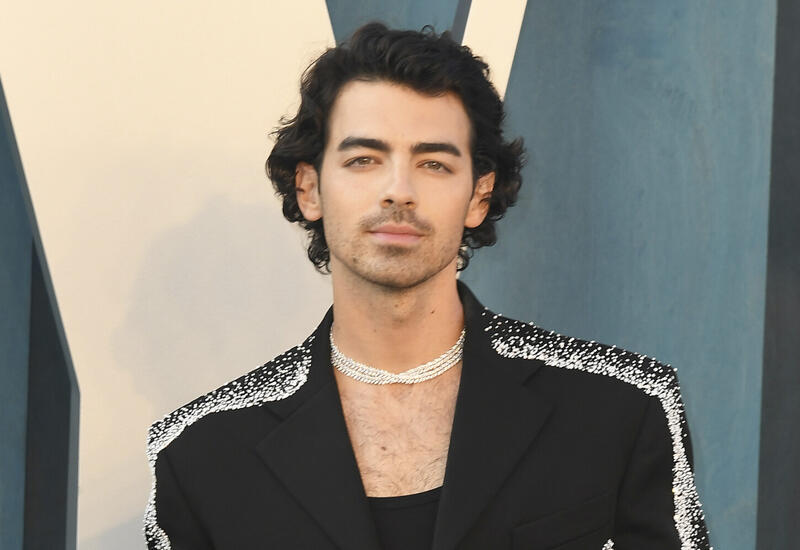 Джо Джонас спровоцировал слухи о новом романе с моделью