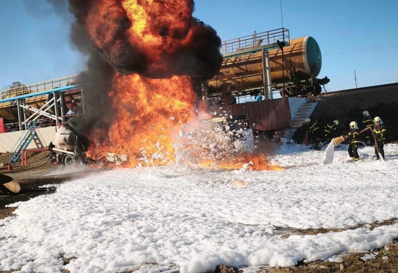 В Гахском районе загорелся автомобиль с топливом, есть погибший