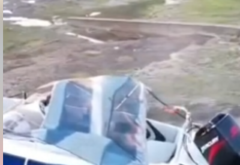 В ЮАР спасли четырех мужчин с лодки у края плотины