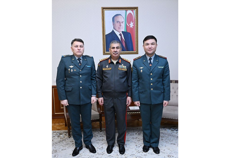 Новоназначенный военный атташе Казахстана представлен министру обороны Азербайджана