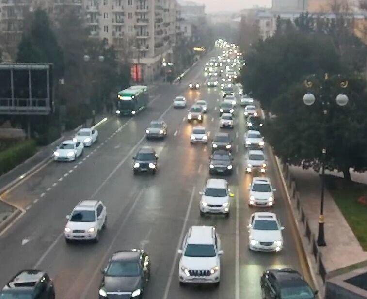 Sürücülərin NƏZƏRİNƏ: Bakıda bu yollarda sıxlıq var