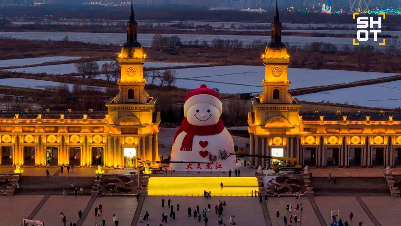 В китайском Харбине построили ледяной город