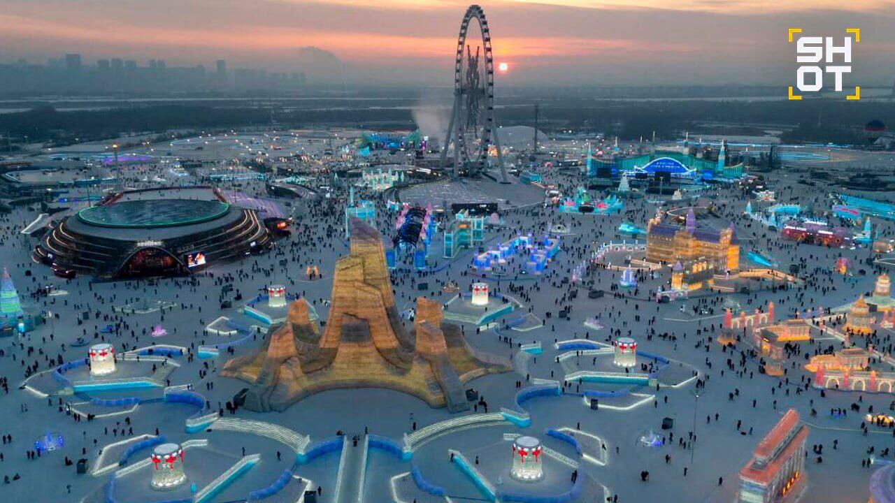 В китайском Харбине построили ледяной город