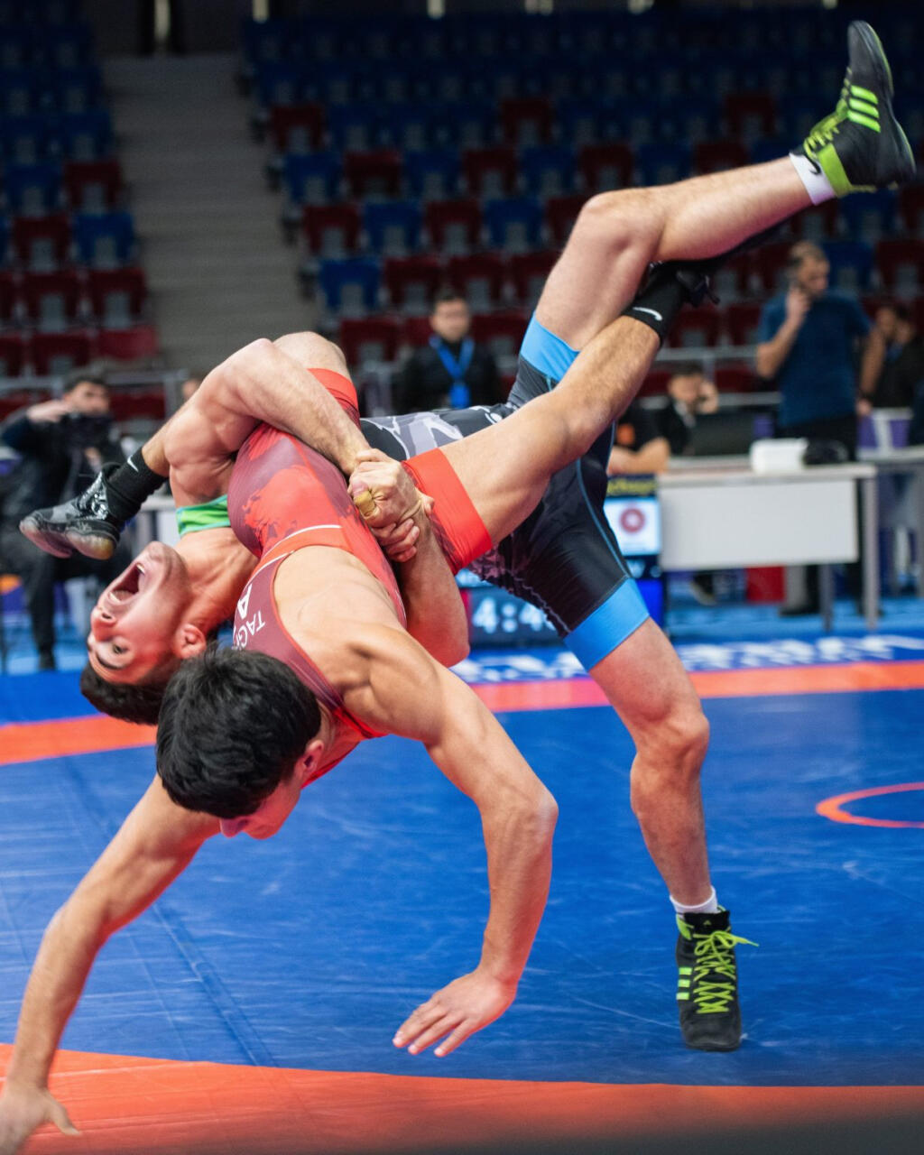 Определились финалисты второго дня чемпионата Азербайджана по борьбе