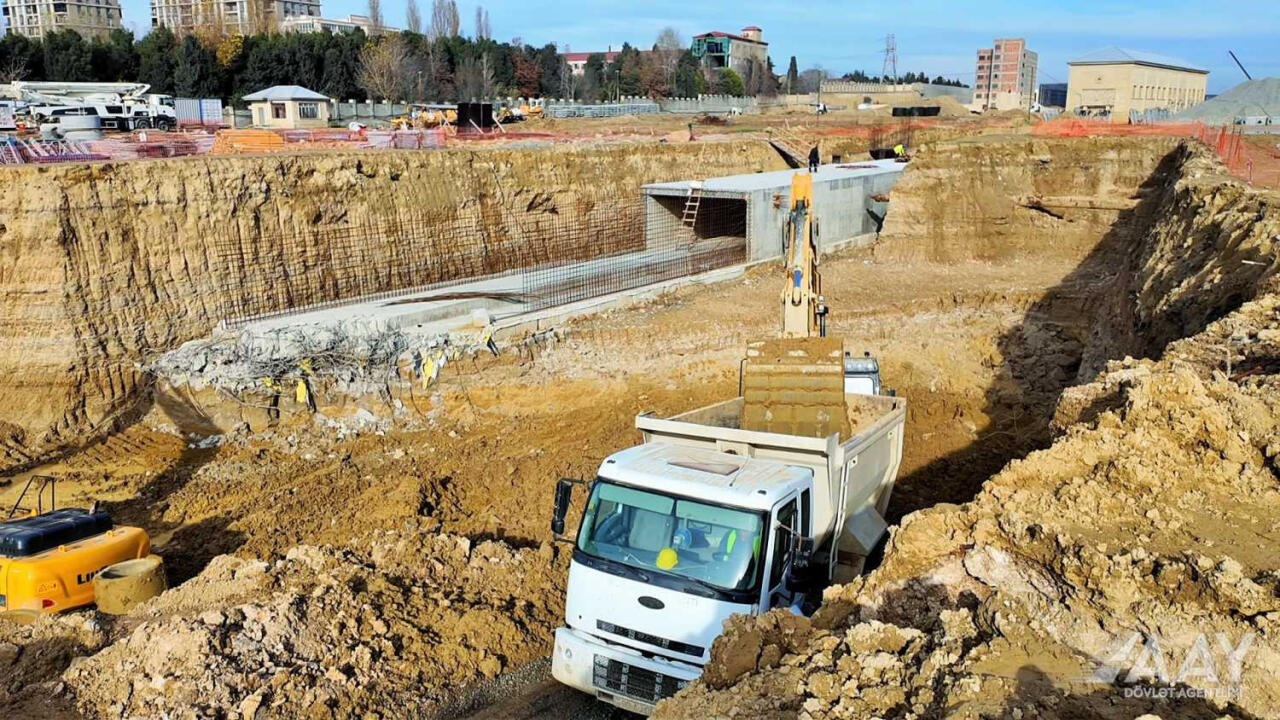 В Баку началось строительство новых автомобильного и пешеходного тоннелей