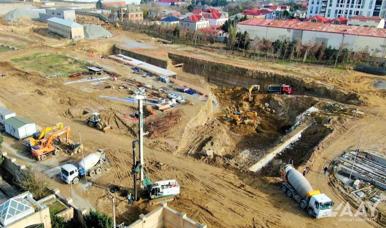 В Баку началось строительство новых автомобильного и пешеходного тоннелей