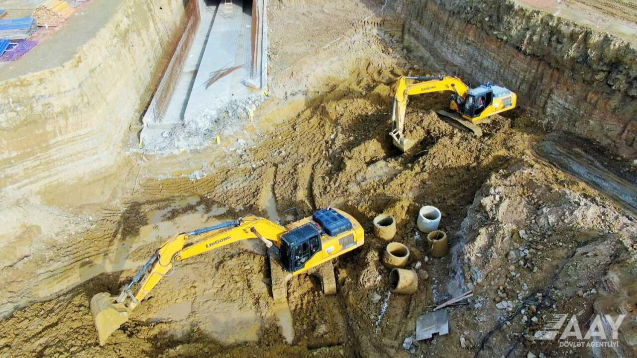 В Баку началось строительство новых автомобильного и пешеходного тоннелей