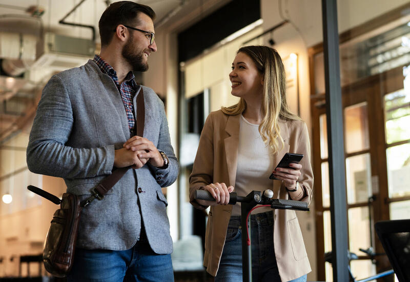 Мужчины часто занижают возраст женщин при первом взгляде, выяснили ученые