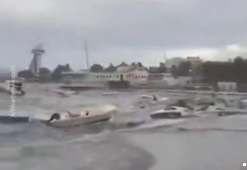 Множество лодок пришло в негодность у побережья Стамбула