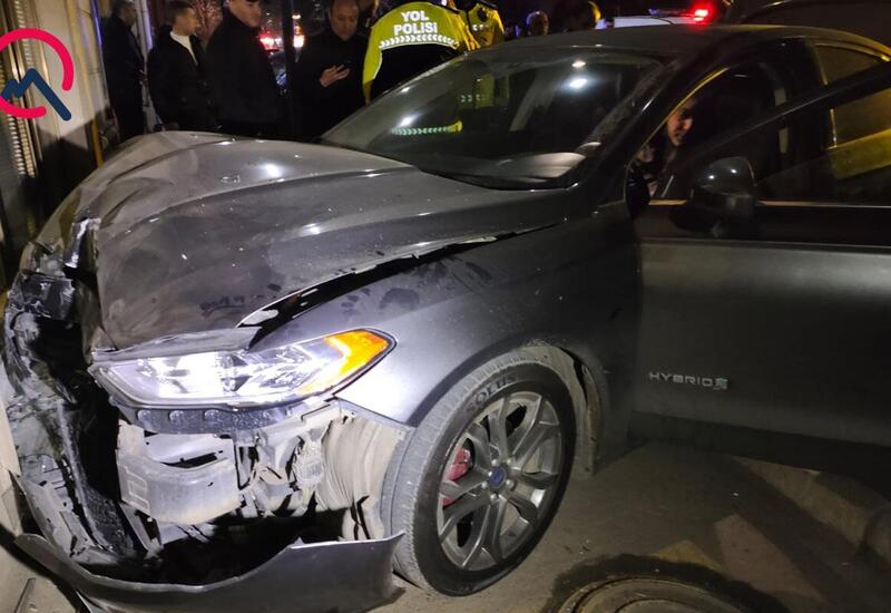 Два автомобиля столкнулись в Гяндже