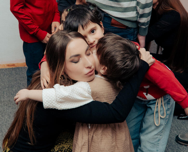 Arzu Əliyeva və Alena Əliyeva Həssas əhali qruplarından olan şəxslər üçün Sığınacaq və Sosial Reabilitasiya Müəssisəsini ziyarət ediblər