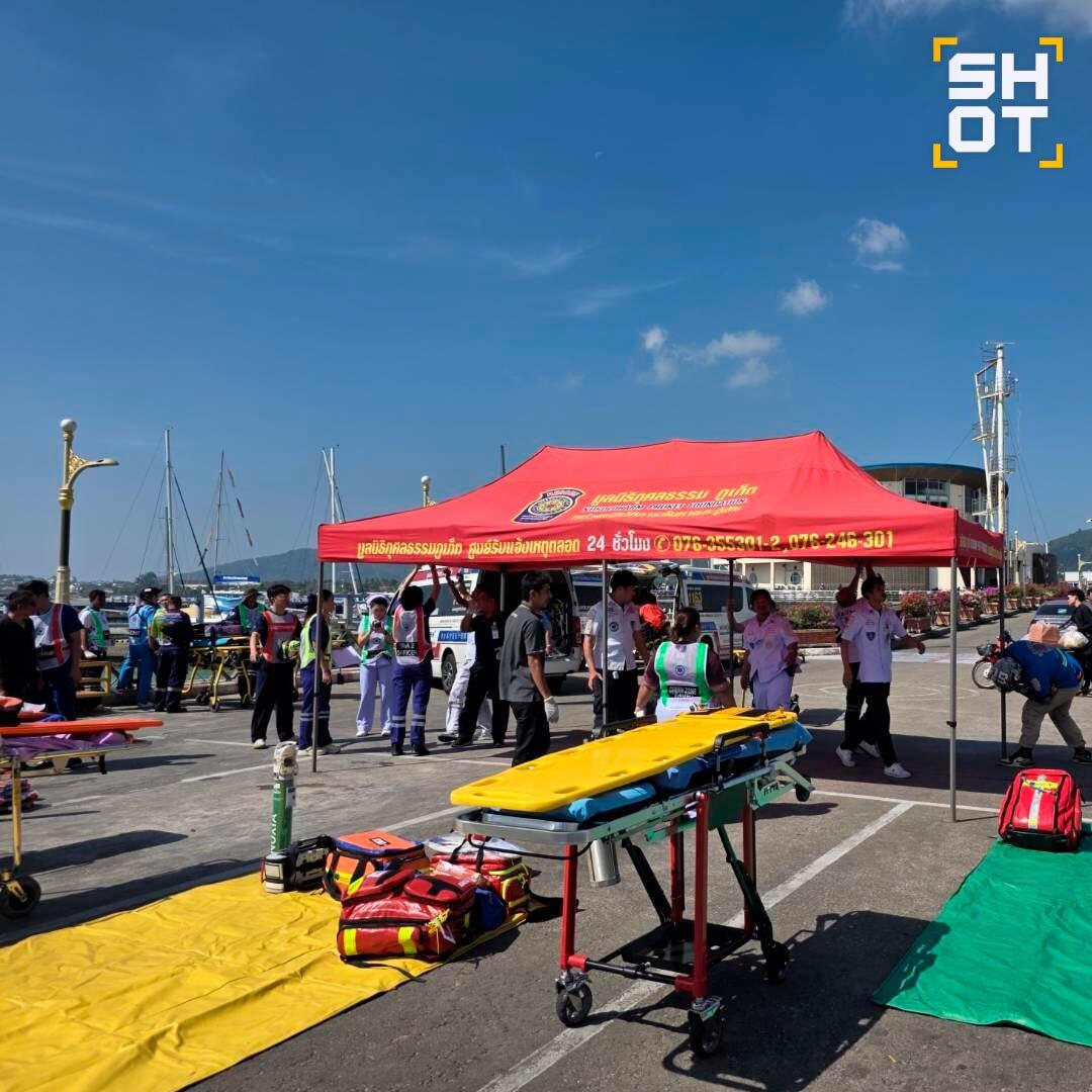 Кадры с места столкновения туристического судна и траулера в Таиланде