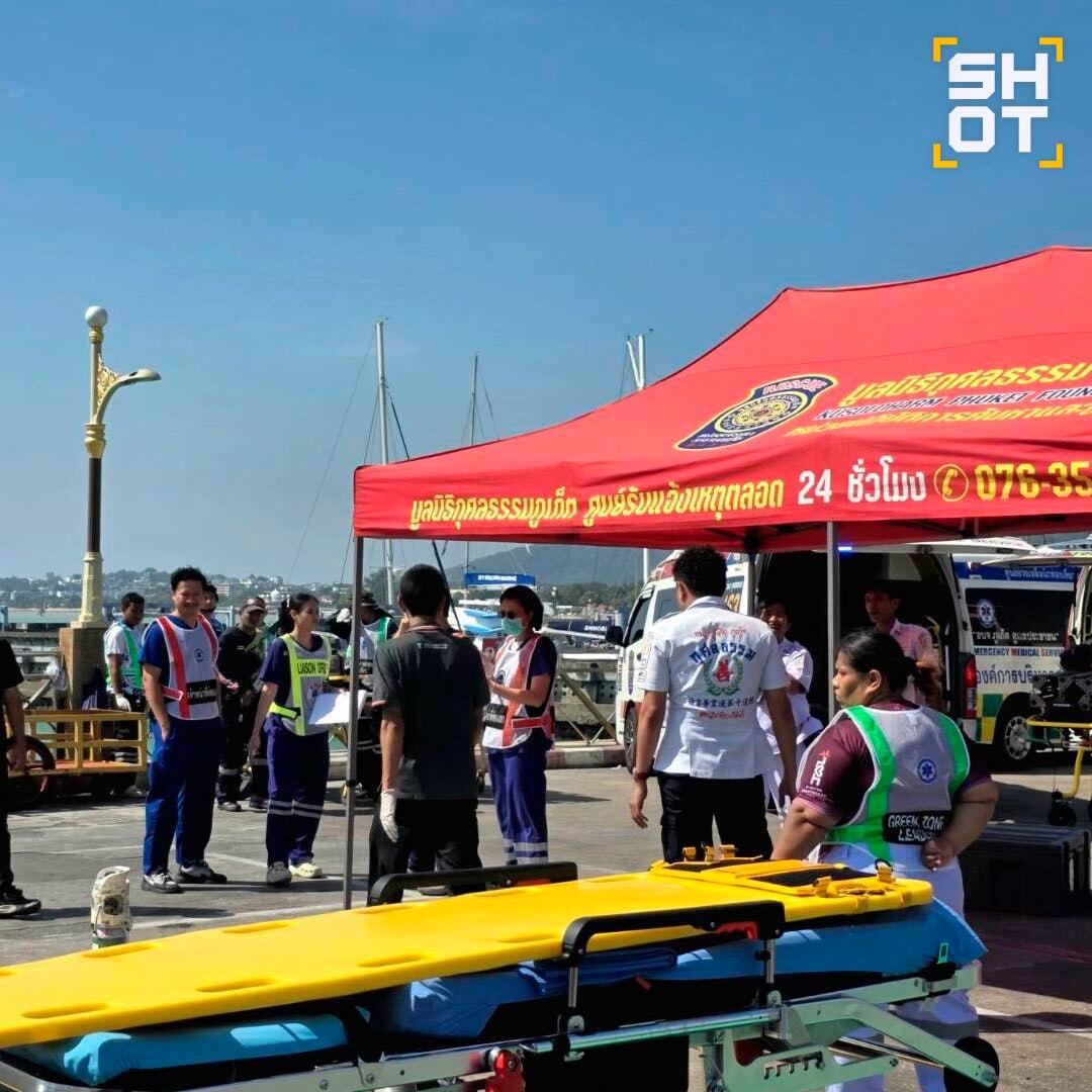 Кадры с места столкновения туристического судна и траулера в Таиланде