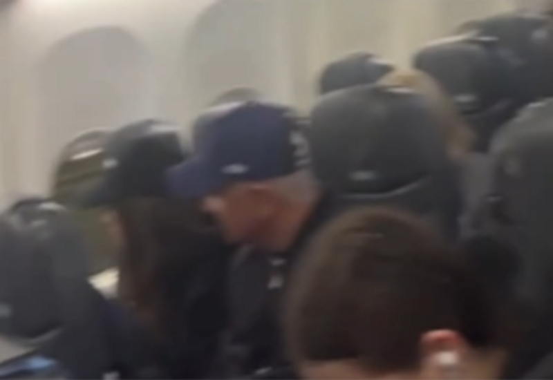 Самолет летевший из Стамбула совершил экстренную посадку