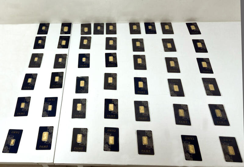 Пресечена контрабанда золотых слитков на авиарейсе Дубай-Баку