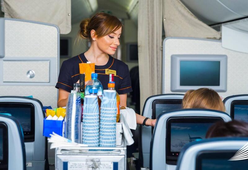 Təyyarədə çay içməyin, əllərinizi də