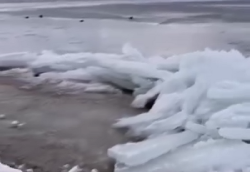 В Польше морской лед начал выходить на берег