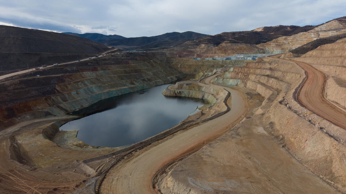 Президент Ильхам Алиев ознакомился с деятельностью горноперерабатывающего комплекса «Демирли» в селе Джанйатаг Агдеринского района
