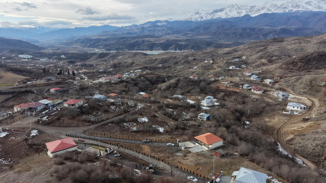 Президент Ильхам Алиев ознакомился с работами, проделанными в селе Хейвалы Агдеринского района