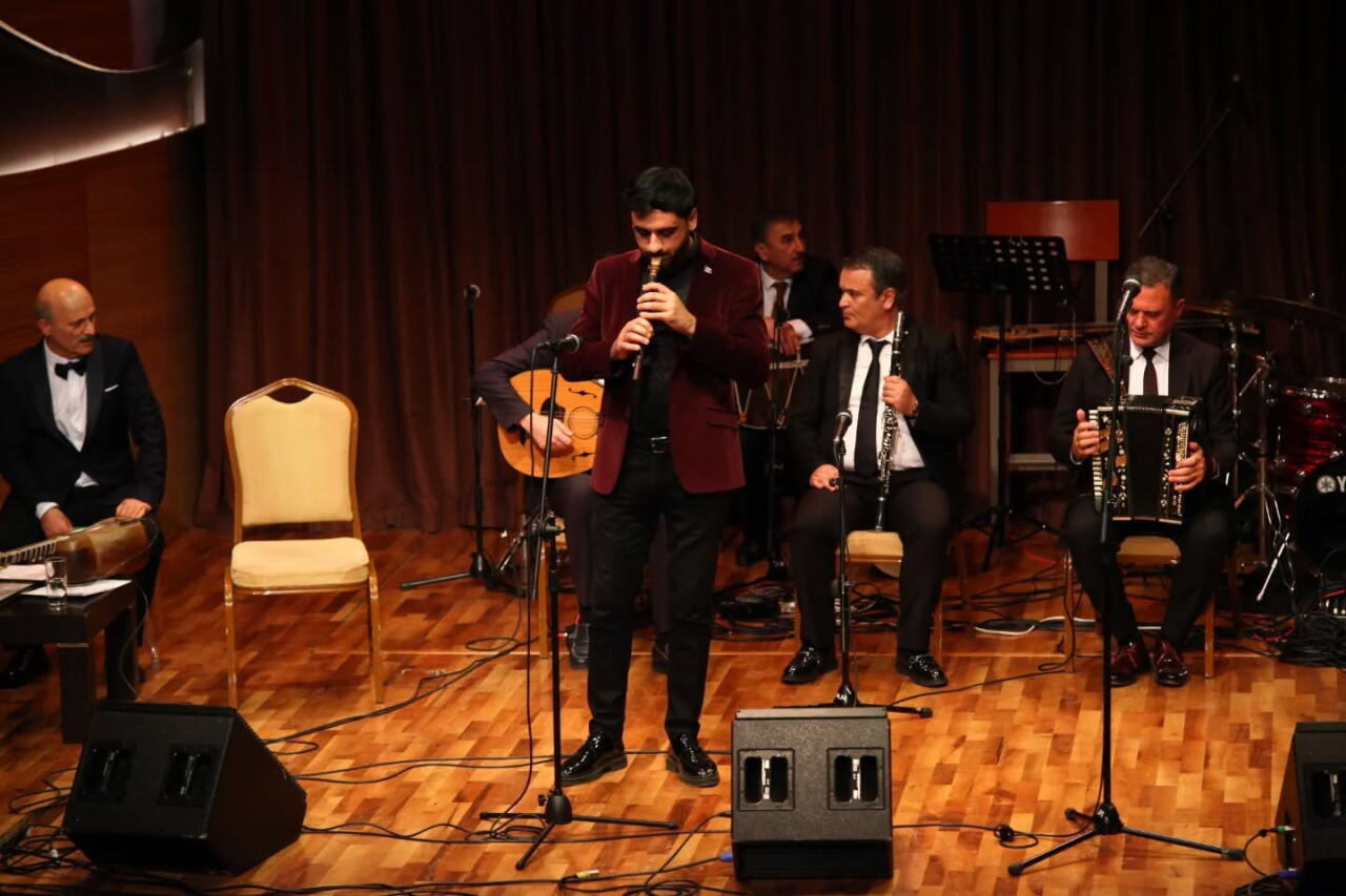 Кларнет, балабан и сцена - отмечен юбилей Хакима Абдуллаева