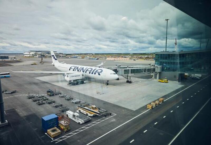 Шасси самолета задымились после приземления в аэропорту Европы