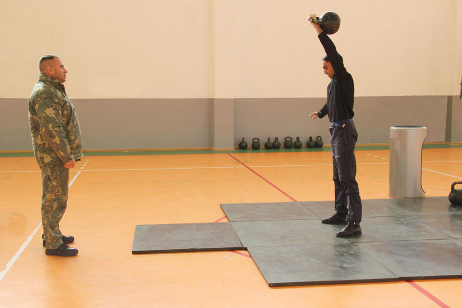 В Азербайджанской армии состоялось первенство по гиревому спорту